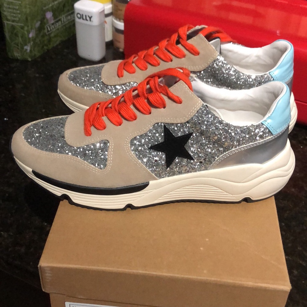 Oasis Society trendy women’s sneakers size 9